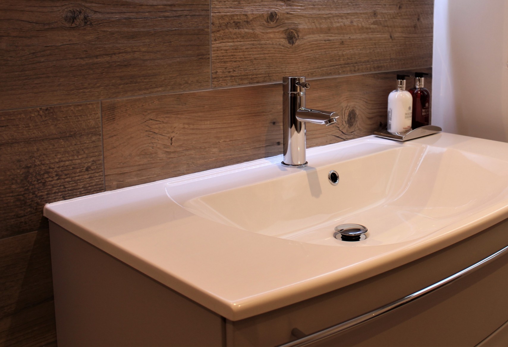 Badea wall hung vanity unit