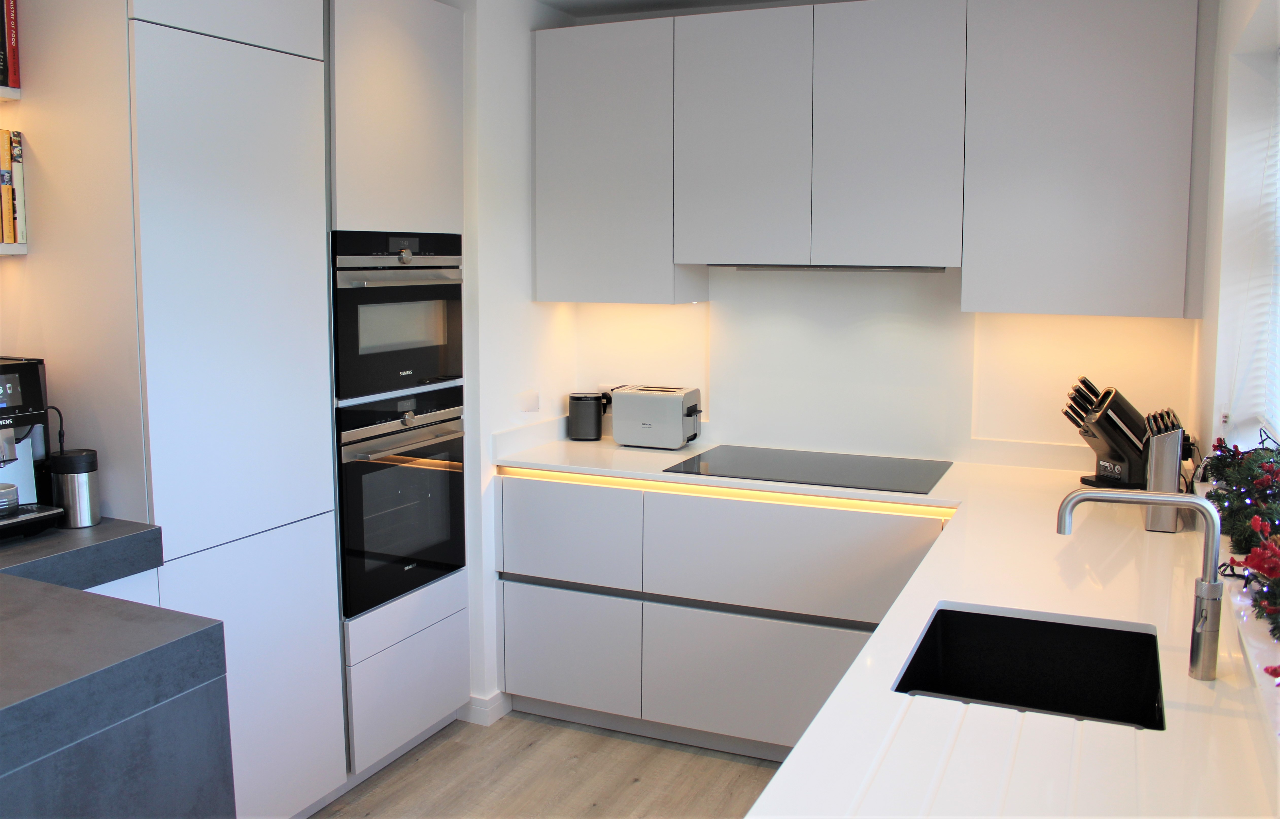 Moonlight Grey Handleless Kitchen with Siemens Appliances