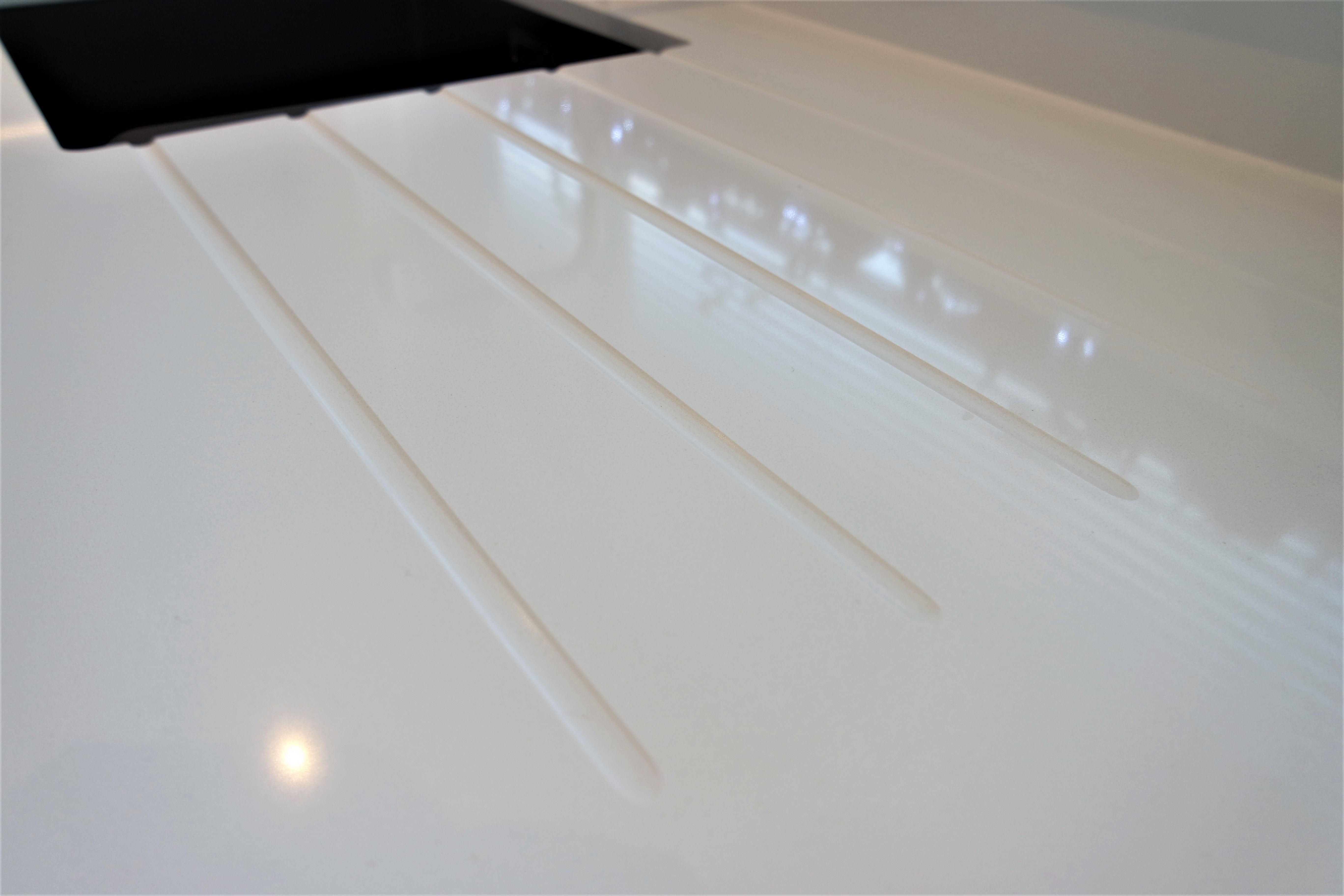 Bianco Assoluto Quartz Drainer Grooves