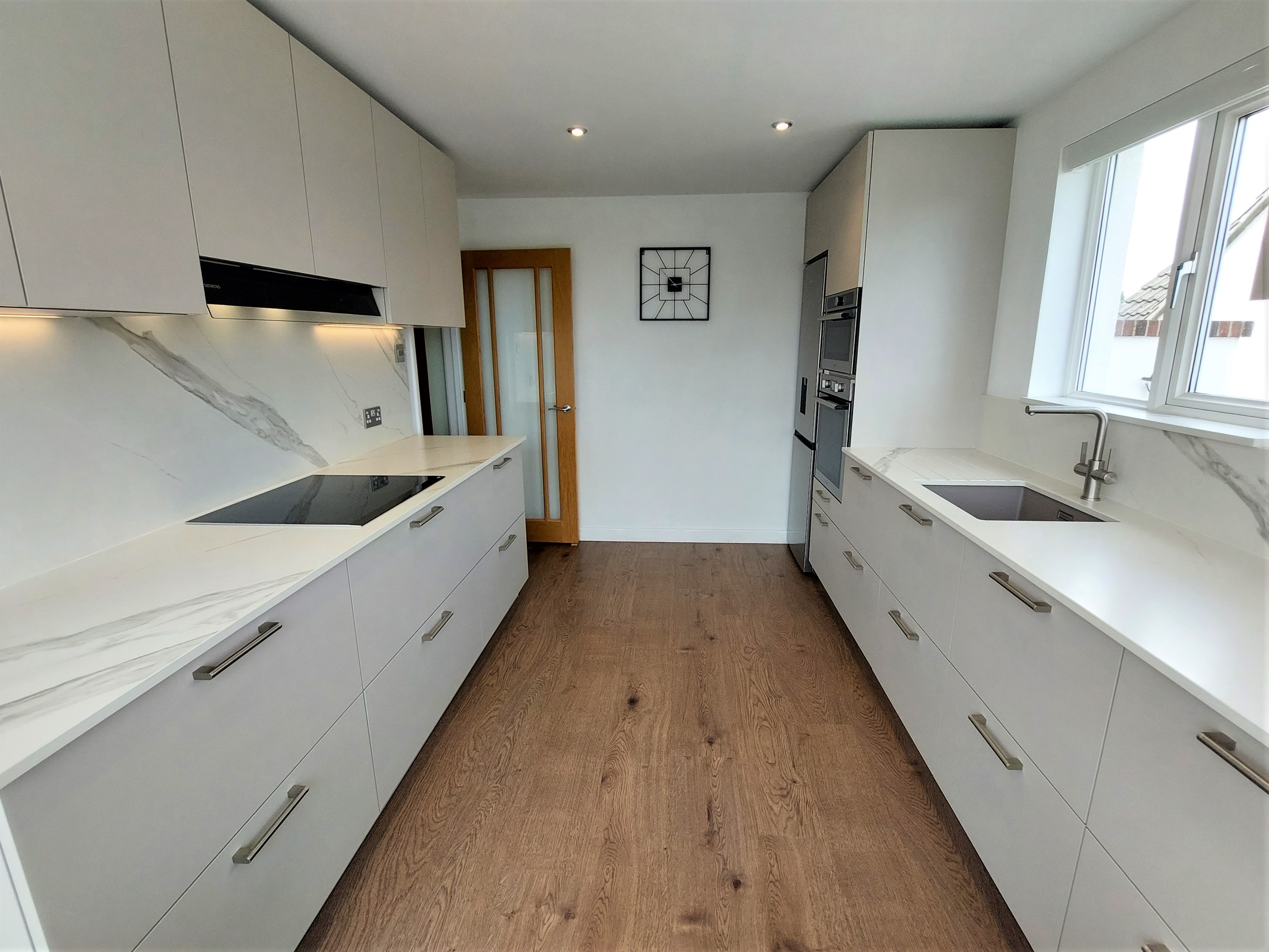 Bauformat Slab Kitchen with Dekton Opera Worktops & Palio Express Flooring